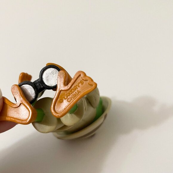 Rainforest Cafe Cha Cha Tree Frog PVC 3" Figure with Safari Outfit & Binoculars - Picture 9 of 11